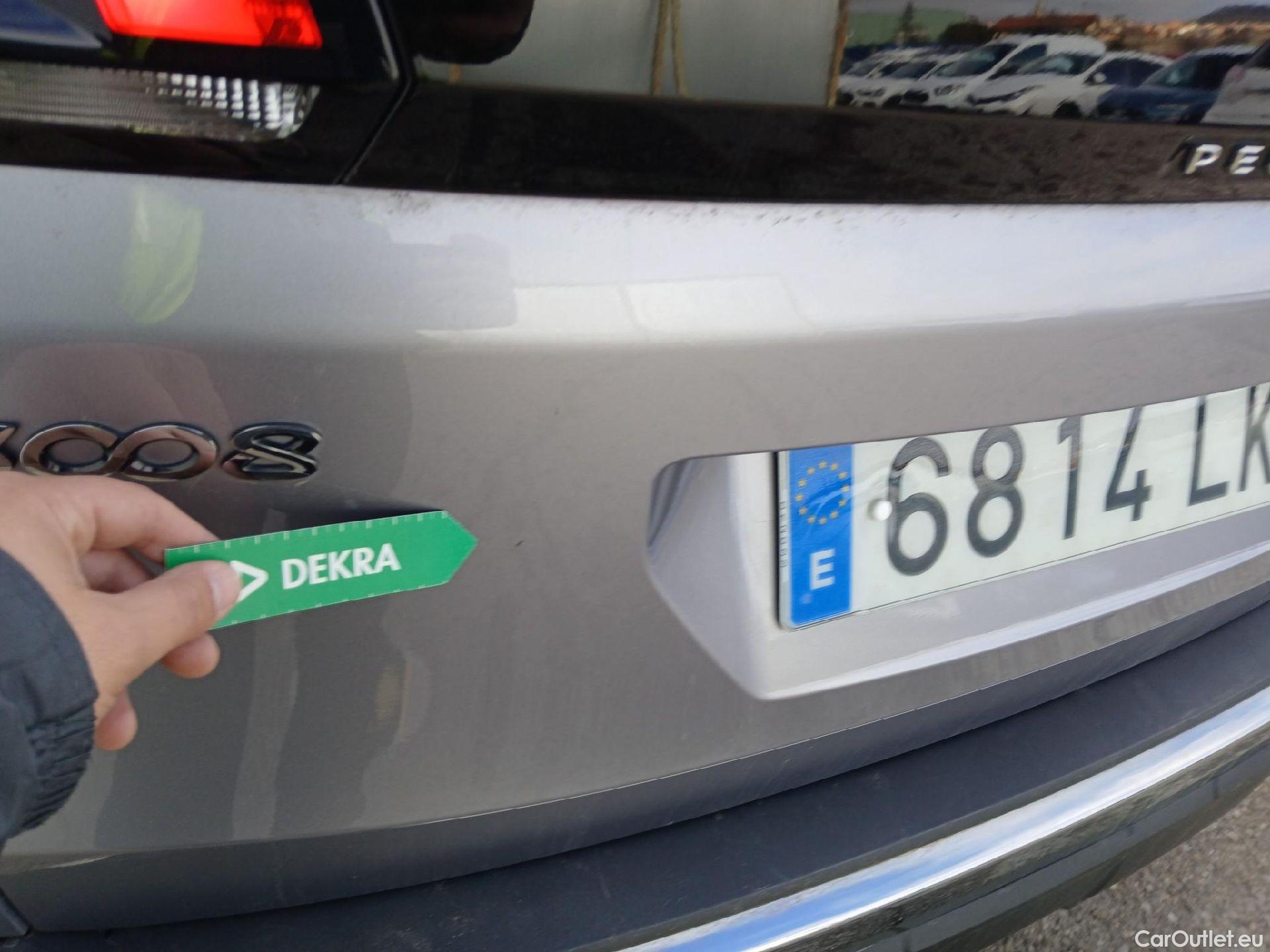  Peugeot  3008 PEUGEOT  Hybrid / 2016 / 5P / todoterreno 225 e-EAT8 Allure #27