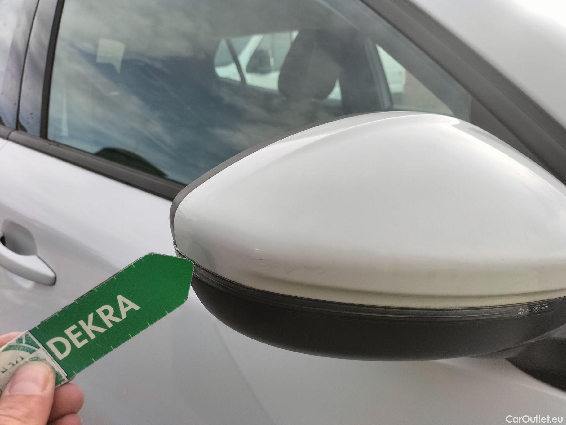  Peugeot  2008 PEUGEOT  / 2019 / 5P / todoterreno Active Puretech 100 S&S BVM6 #36