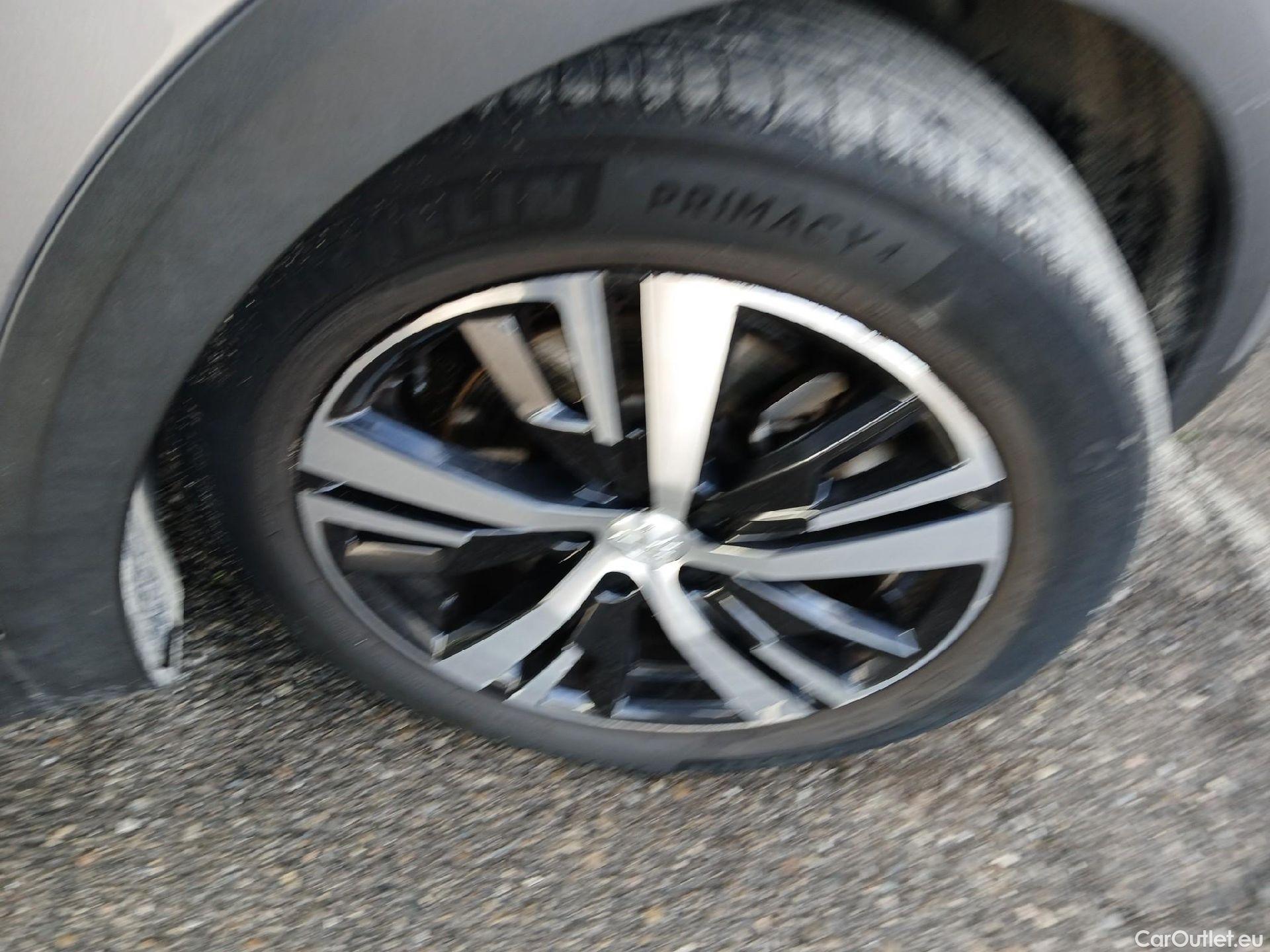  Peugeot  3008 PEUGEOT  Hybrid / 2016 / 5P / todoterreno 225 e-EAT8 Allure #48