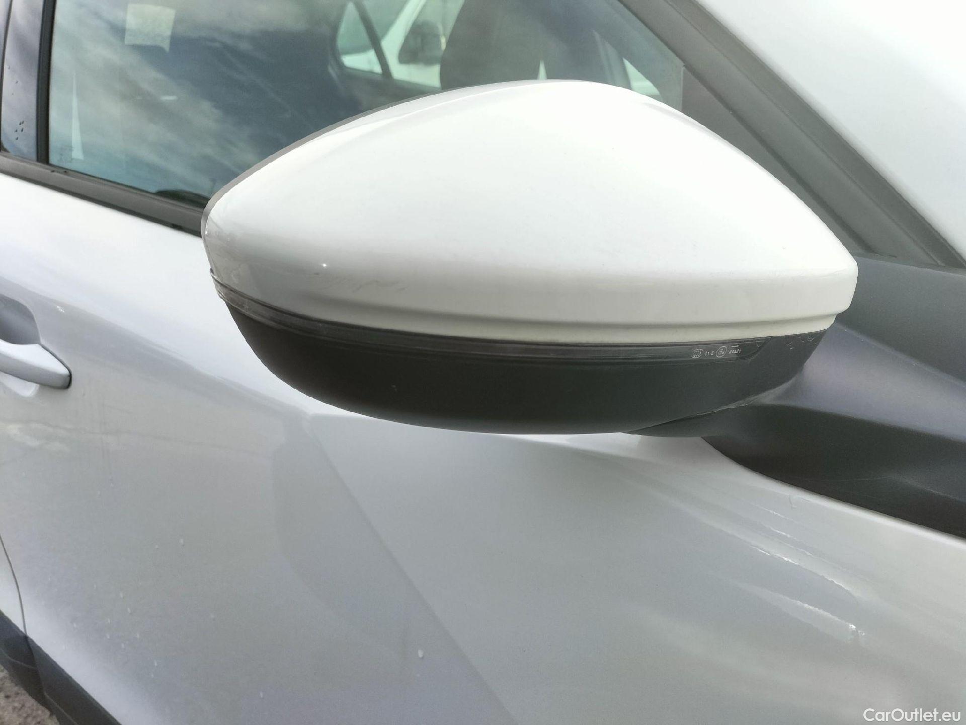  Peugeot  2008 PEUGEOT  / 2019 / 5P / todoterreno Active Puretech 100 S&S BVM6 #35