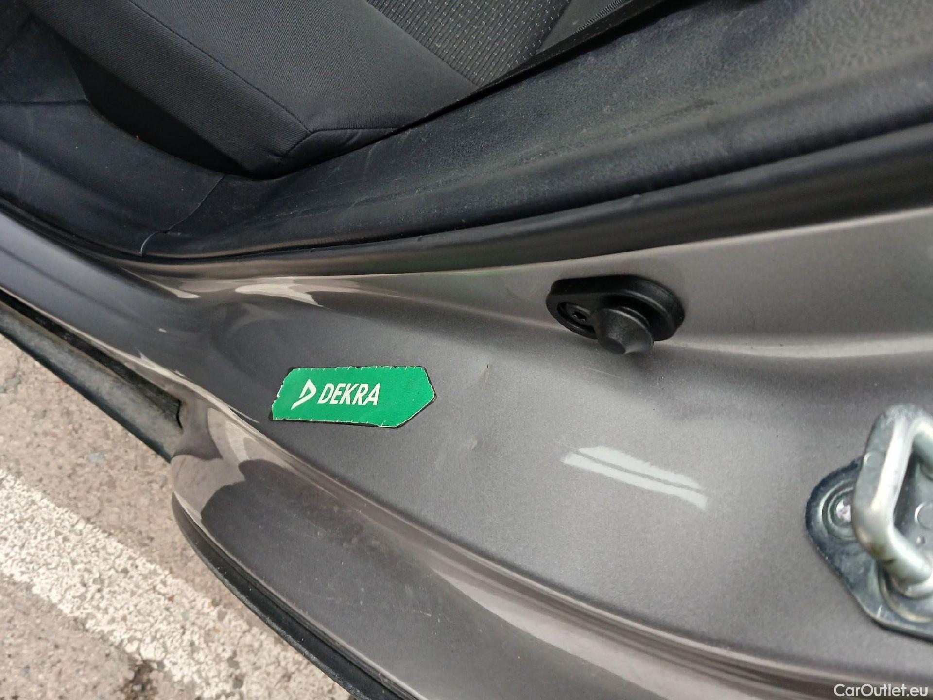  Toyota  C-HR TOYOTA  / 2016 / 5P / todoterreno 1.8 125H Advance (CX) #18