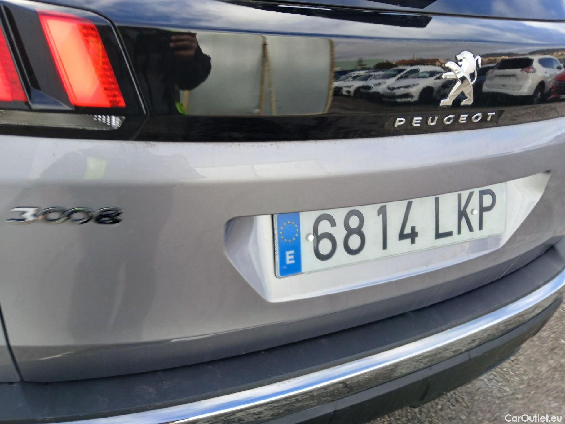  Peugeot  3008 PEUGEOT  Hybrid / 2016 / 5P / todoterreno 225 e-EAT8 Allure #29