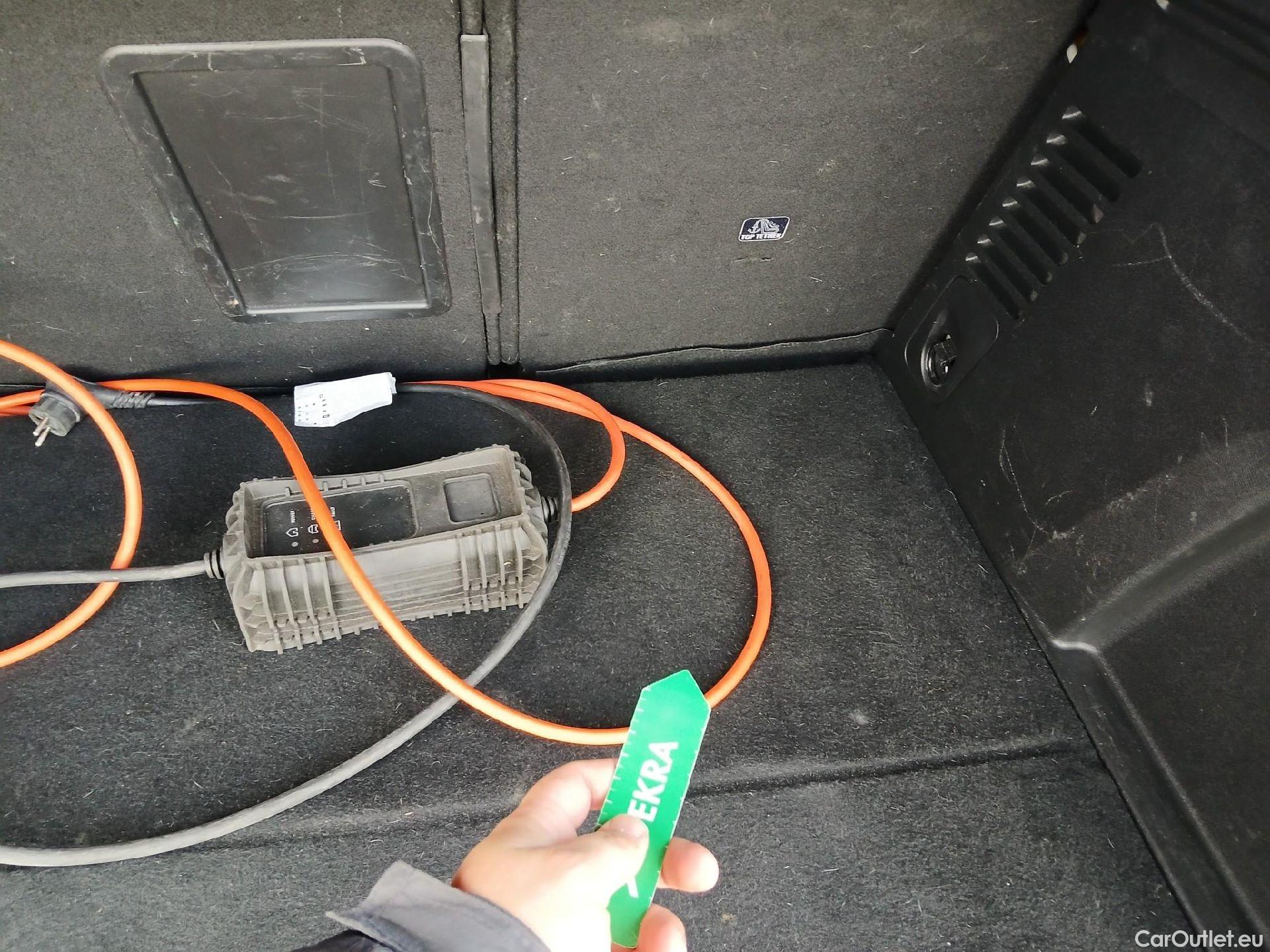  Peugeot  3008 PEUGEOT  Hybrid / 2016 / 5P / todoterreno 225 e-EAT8 Allure #3