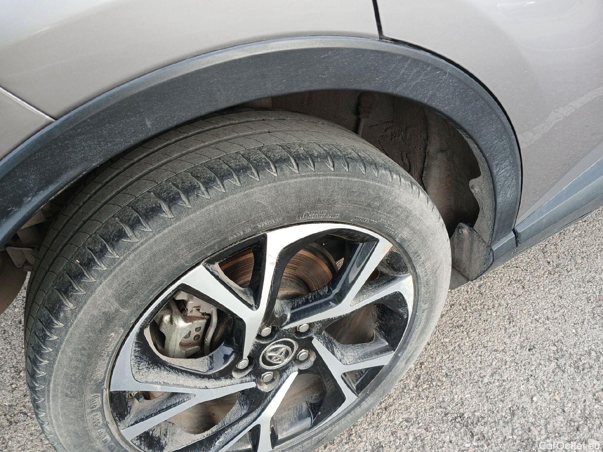  Toyota  C-HR TOYOTA  / 2016 / 5P / todoterreno 1.8 125H Advance (CX) #21