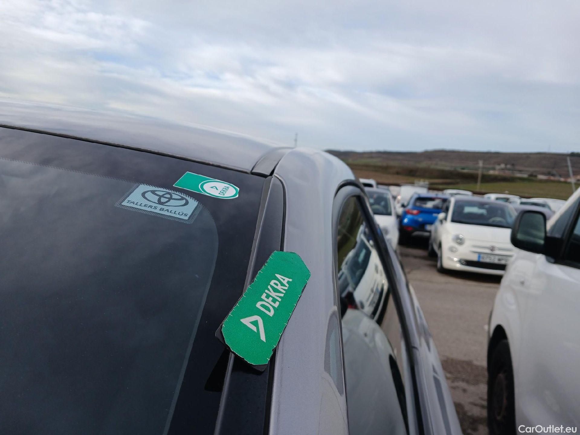  Toyota  C-HR TOYOTA  / 2016 / 5P / todoterreno 1.8 125H Advance (CX) #12