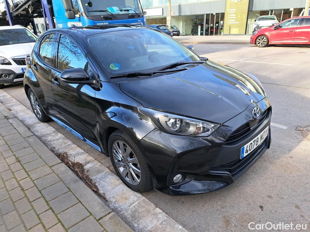  Toyota  Yaris TOYOTA  / 2020 / 5P / berlina con portón 1.5 120H Active Tech  #4