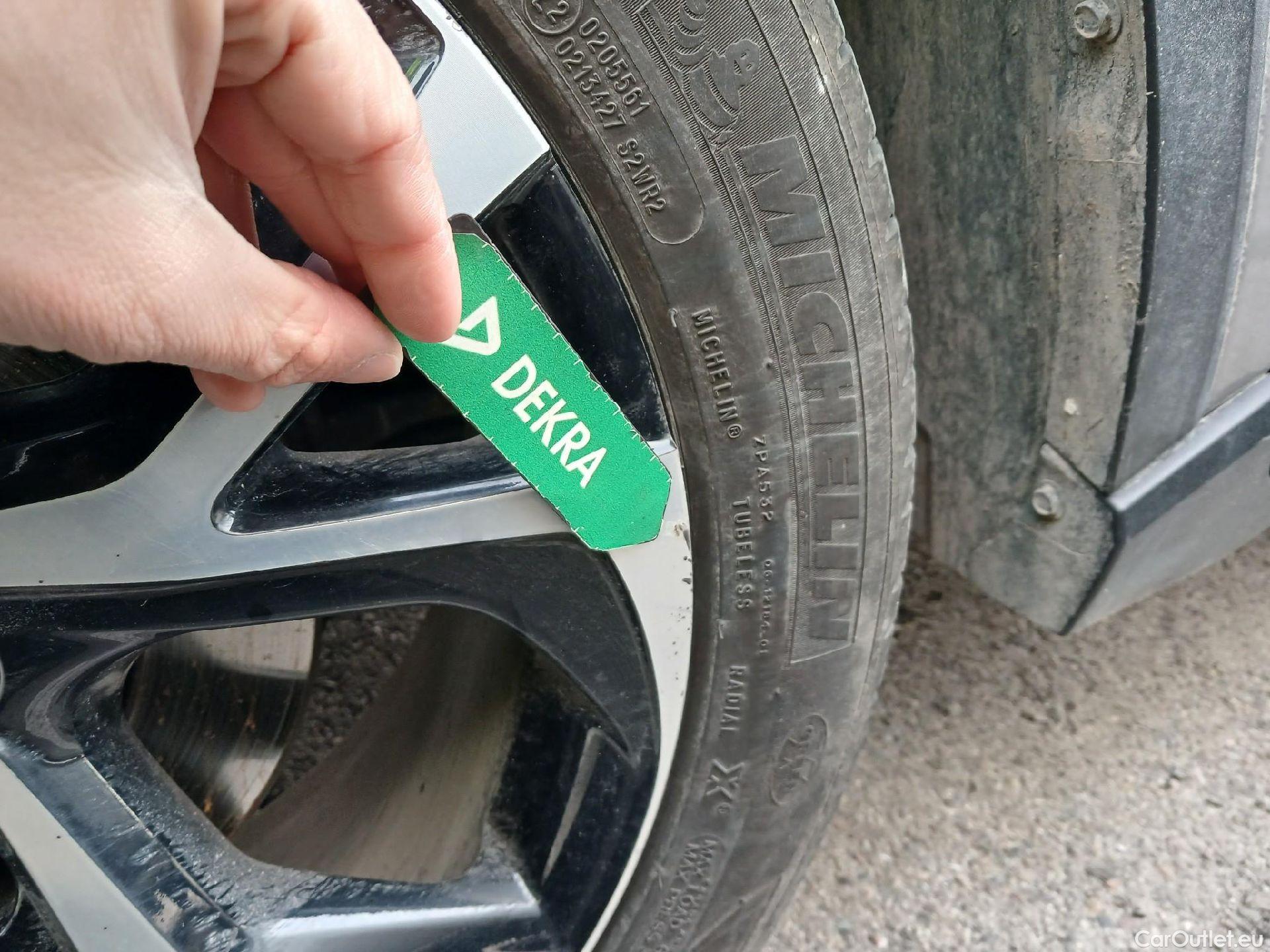  Toyota  C-HR TOYOTA  / 2016 / 5P / todoterreno 1.8 125H Advance (CX) #10