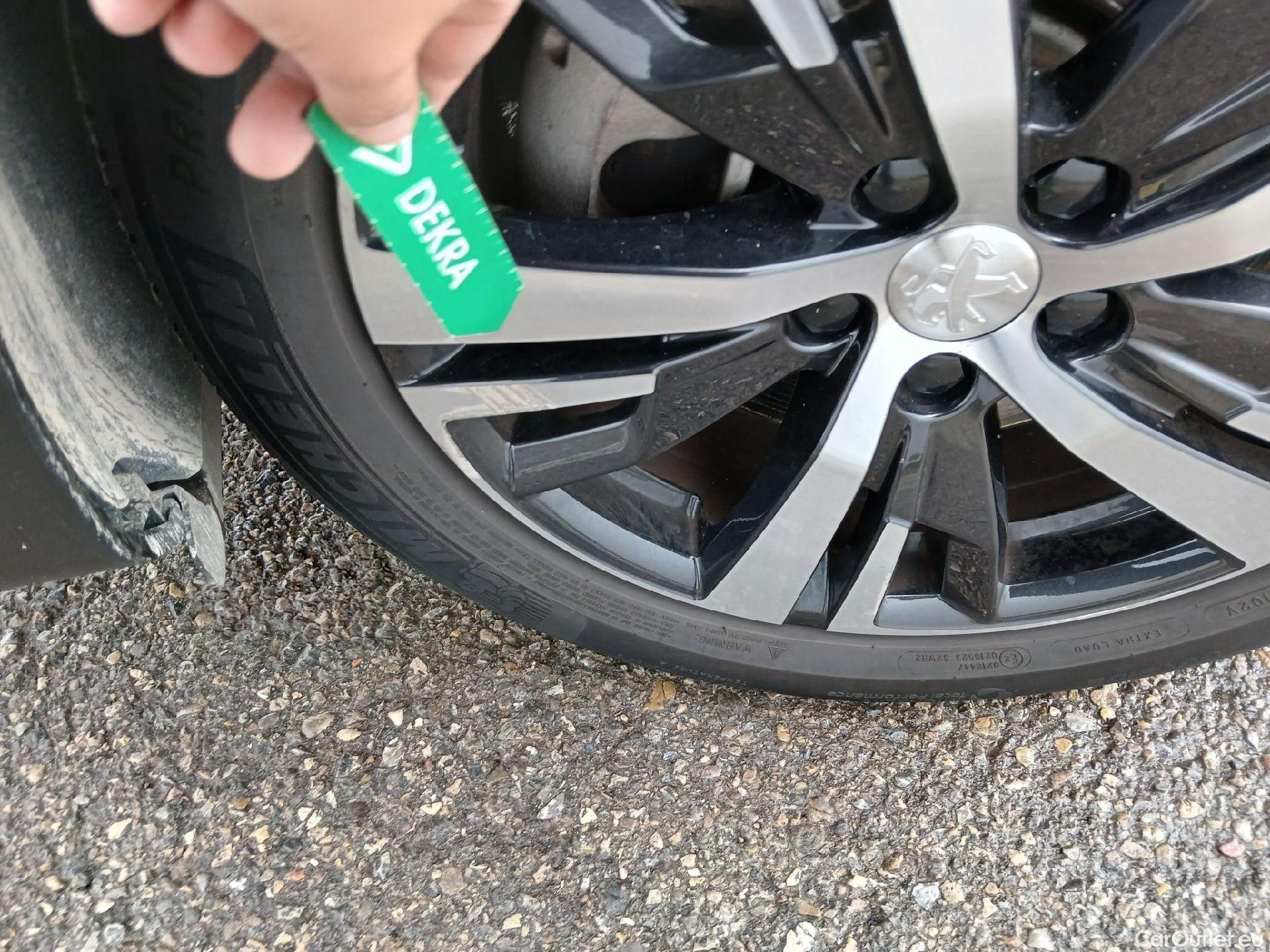  Peugeot  3008 PEUGEOT  Hybrid / 2016 / 5P / todoterreno 225 e-EAT8 Allure #16