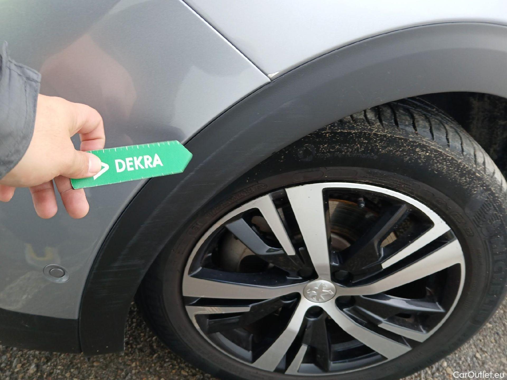  Peugeot  3008 PEUGEOT  Hybrid / 2016 / 5P / todoterreno 225 e-EAT8 Allure #13