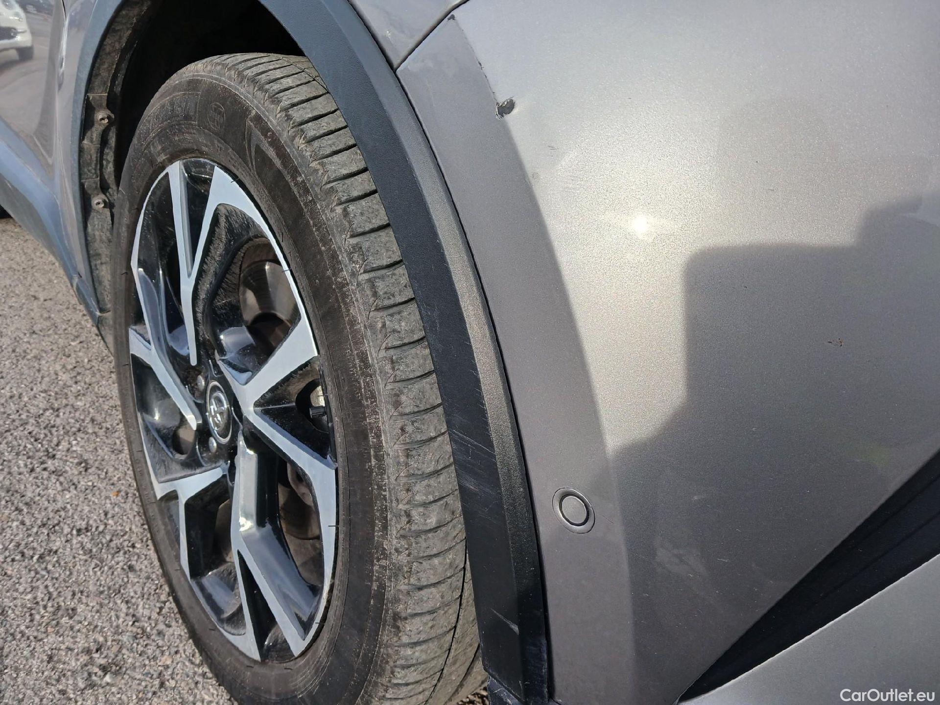  Toyota  C-HR TOYOTA  / 2016 / 5P / todoterreno 1.8 125H Advance (CX) #3