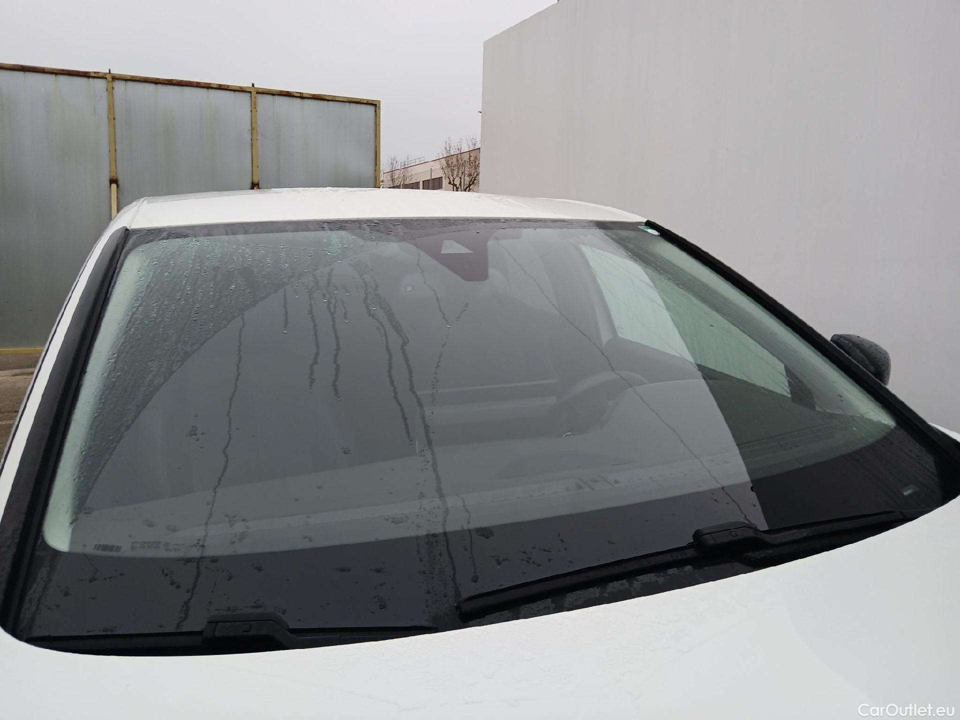  Peugeot  3008 PEUGEOT  / 2020 / 5P / todoterreno 1.2 PureTech 96KW S&S Allure EAT8 #4