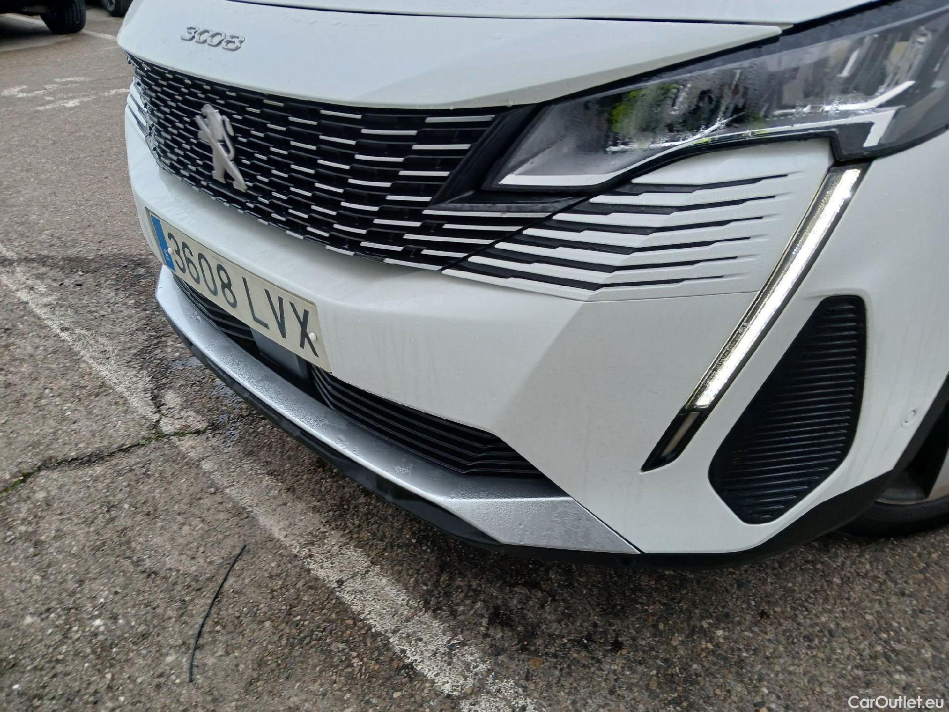  Peugeot  3008 PEUGEOT  / 2020 / 5P / todoterreno 1.2 PureTech 96KW S&S Allure EAT8 #5