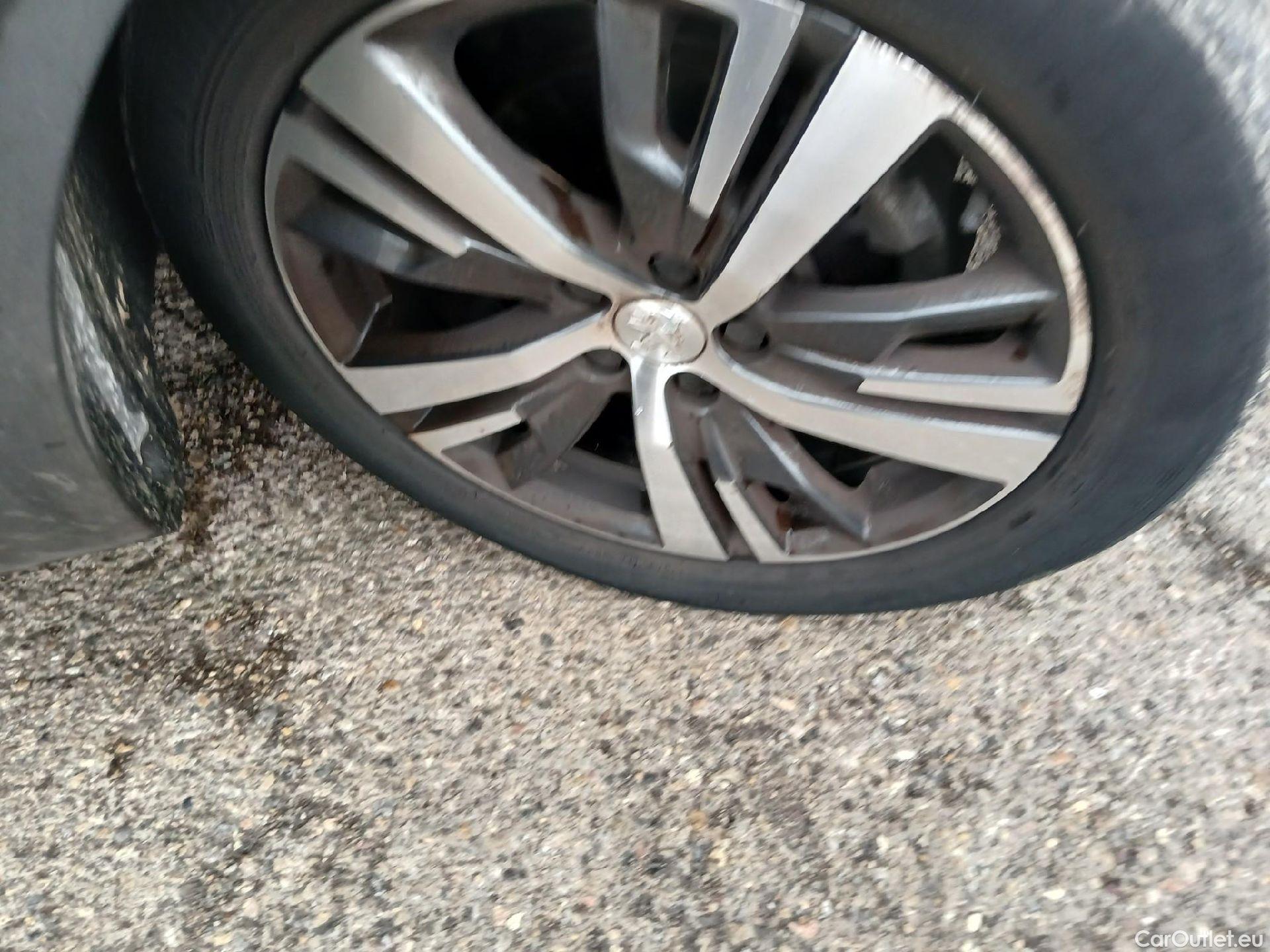  Peugeot  3008 PEUGEOT  / 2020 / 5P / todoterreno 1.2 PureTech 96KW S&S Allure EAT8 #15