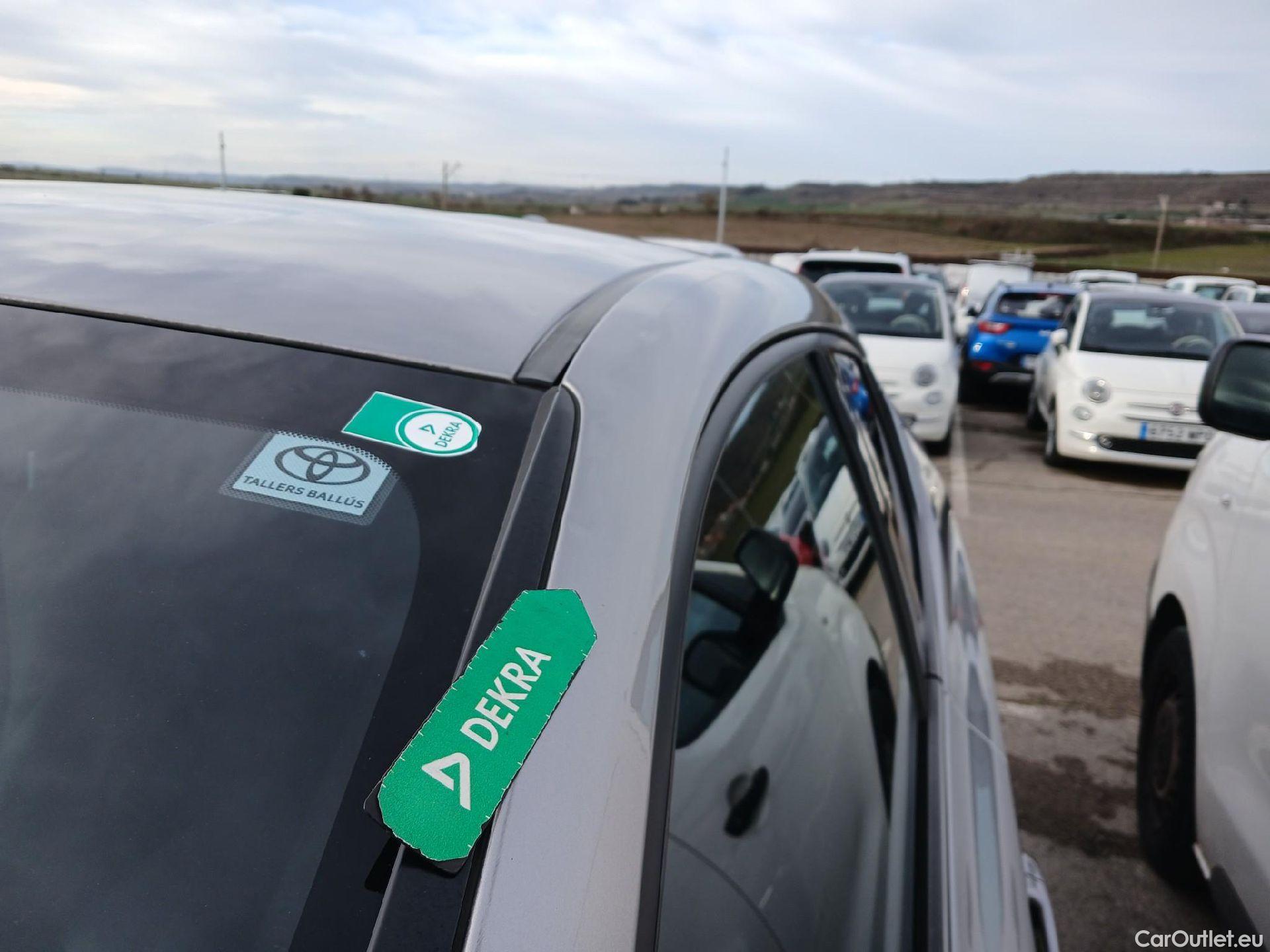  Toyota  C-HR TOYOTA  / 2016 / 5P / todoterreno 1.8 125H Advance (CX) #11