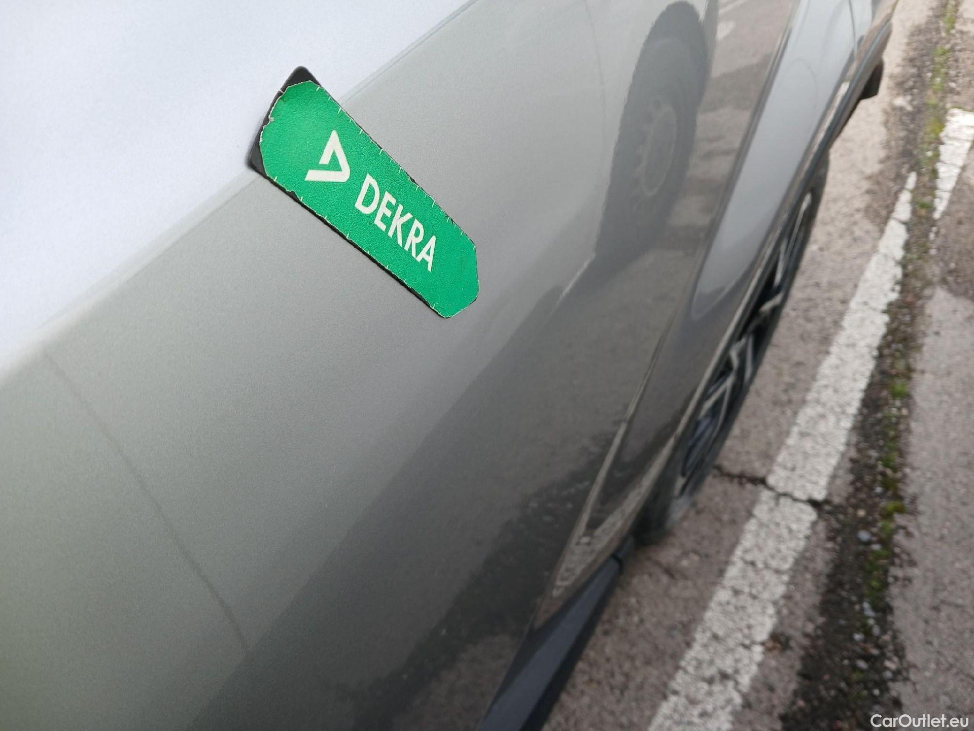  Toyota  C-HR TOYOTA  / 2016 / 5P / todoterreno 1.8 125H Advance (CX) #15