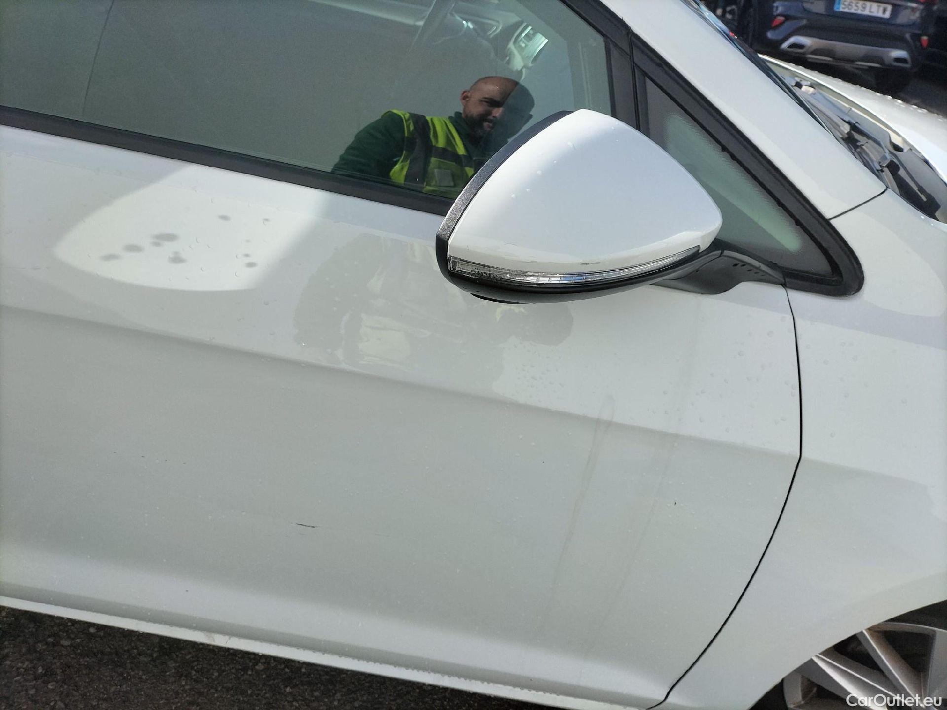  Volkswagen  Golf  VOLKSWAGEN / 2016 / 5P / berlina con portón Ready2Go 1.0 TSI 85kW (115CV) #21