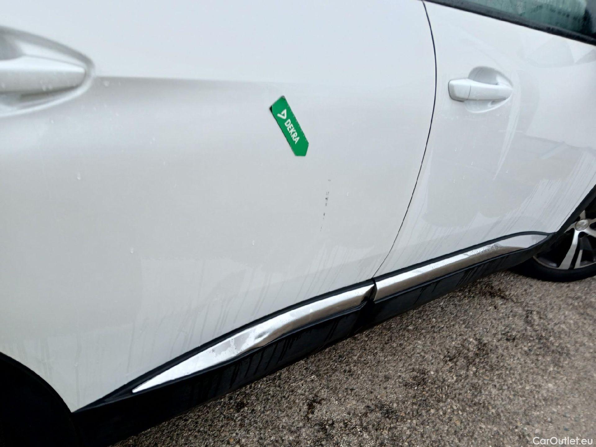  Peugeot  3008 PEUGEOT  / 2020 / 5P / todoterreno 1.2 PureTech 96KW S&S Allure EAT8 #13