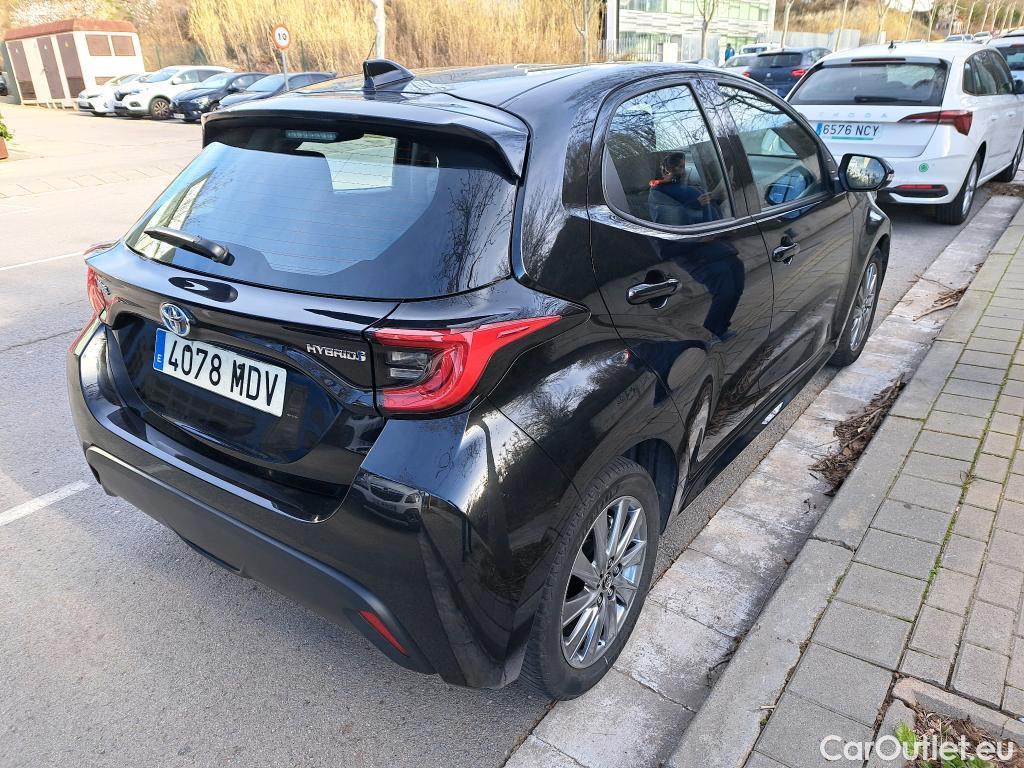  Toyota  Yaris TOYOTA  / 2020 / 5P / berlina con portón 1.5 120H Active Tech  #3