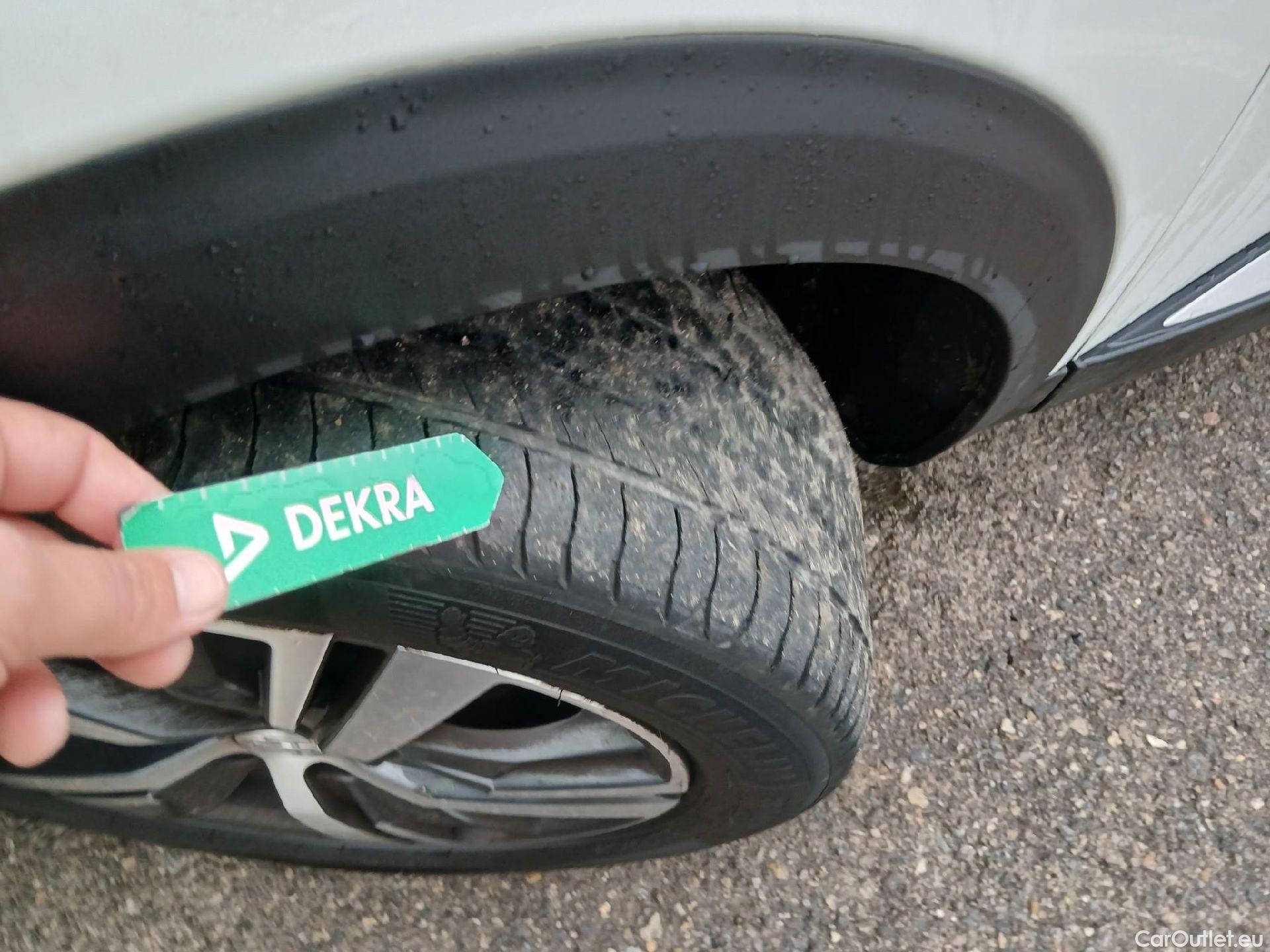  Peugeot  3008 PEUGEOT  / 2020 / 5P / todoterreno 1.2 PureTech 96KW S&S Allure EAT8 #21