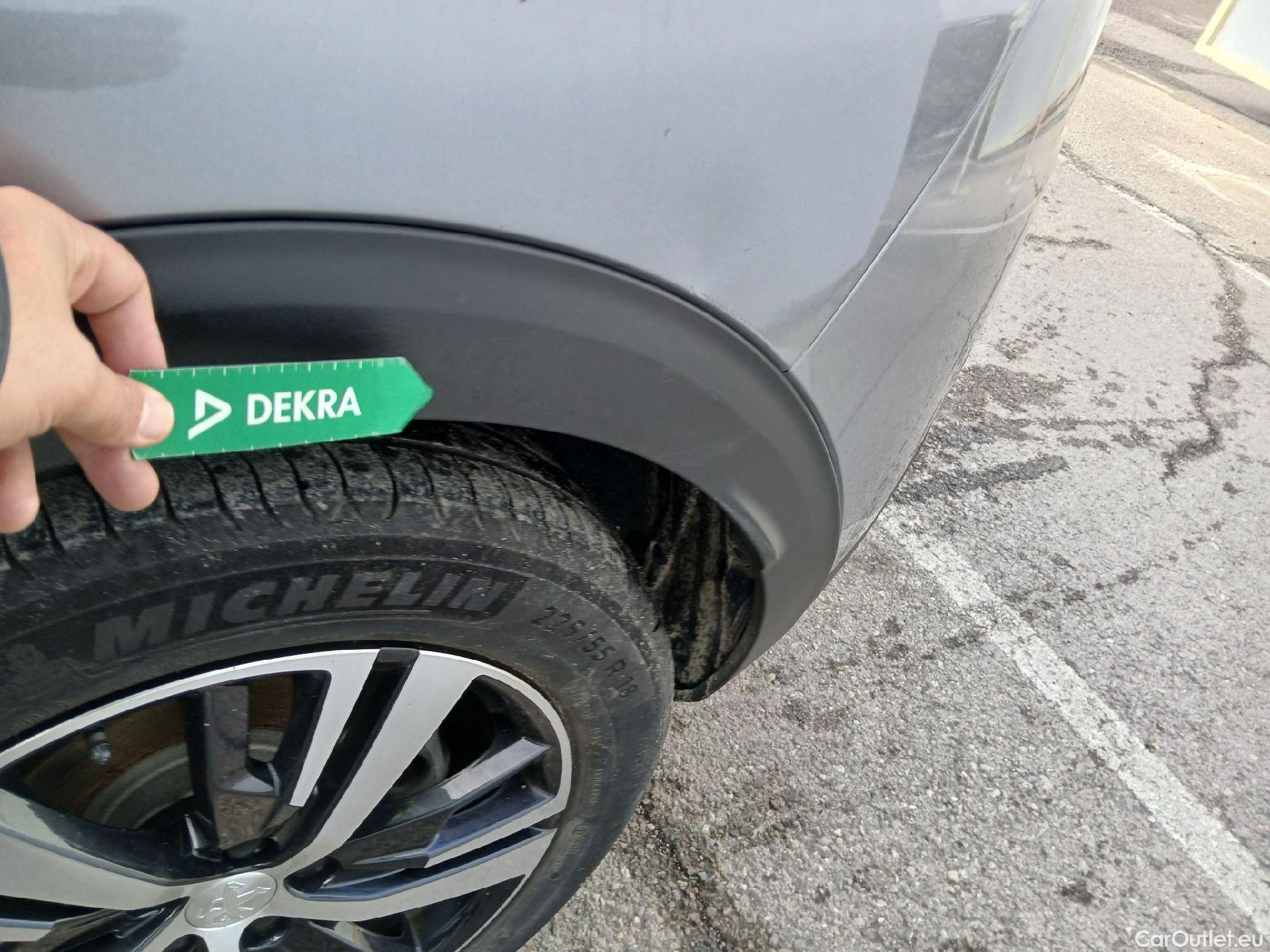  Peugeot  3008 PEUGEOT  Hybrid / 2016 / 5P / todoterreno 225 e-EAT8 Allure #24