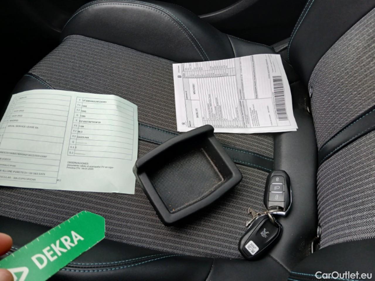  Peugeot  3008 PEUGEOT  / 2020 / 5P / todoterreno 1.2 PureTech 96KW S&S Allure EAT8 #2