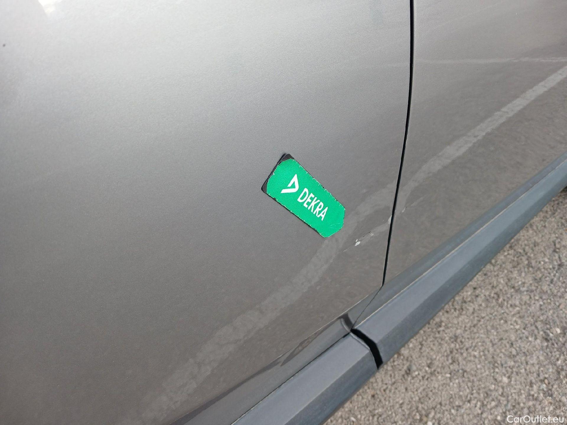  Toyota  C-HR TOYOTA  / 2016 / 5P / todoterreno 1.8 125H Advance (CX) #23