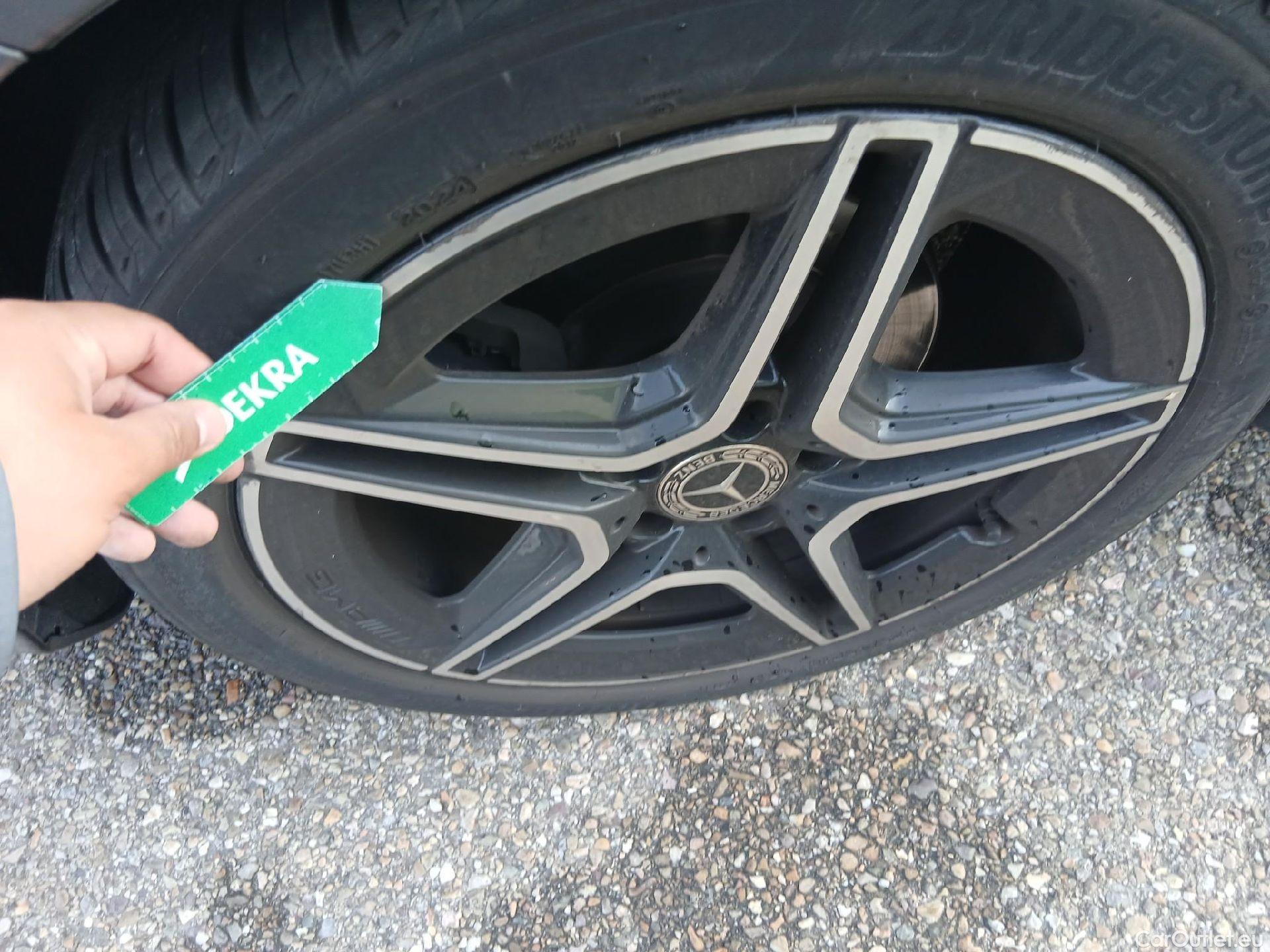  Mercedes  CLA-Klasse MERCEDES-BENZ CLA / 2019 / 5P / familiar CLA 220 D DCT Shooting Brake #20