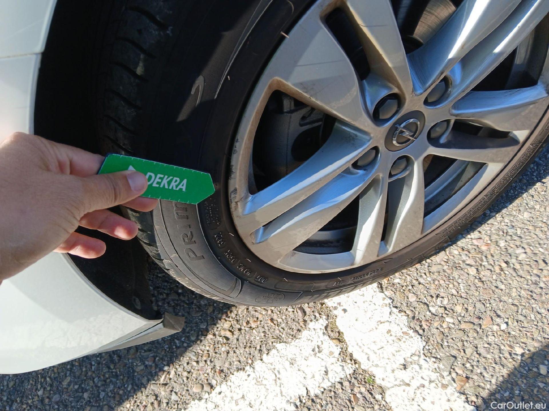  Opel  Astra OPEL  / 2019 / 5P / berlina con portón 1.2T SHL 81kW (110CV) GS Line (CX) #3