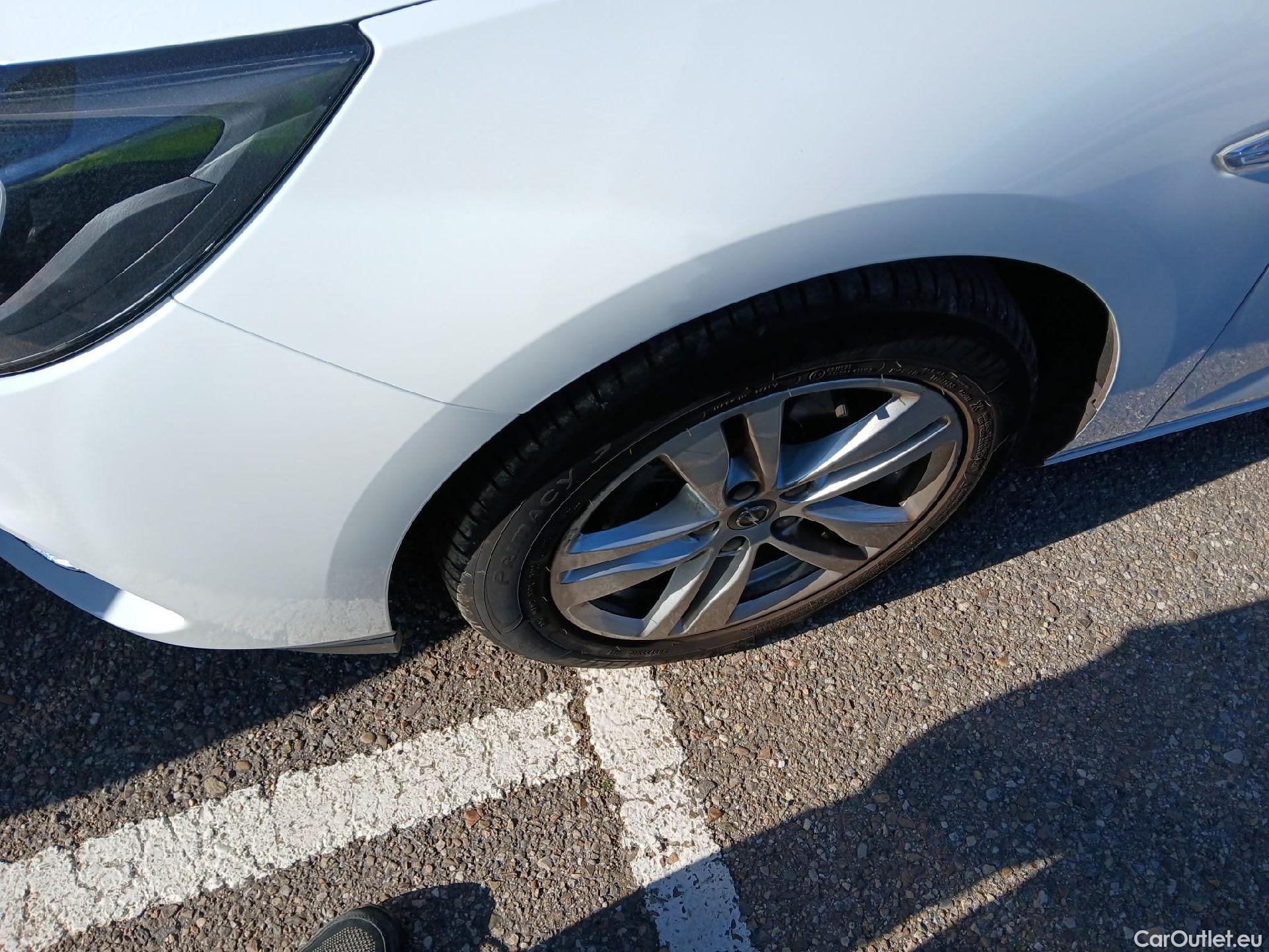  Opel  Astra OPEL  / 2019 / 5P / berlina con portón 1.2T SHL 81kW (110CV) GS Line (CX) #4