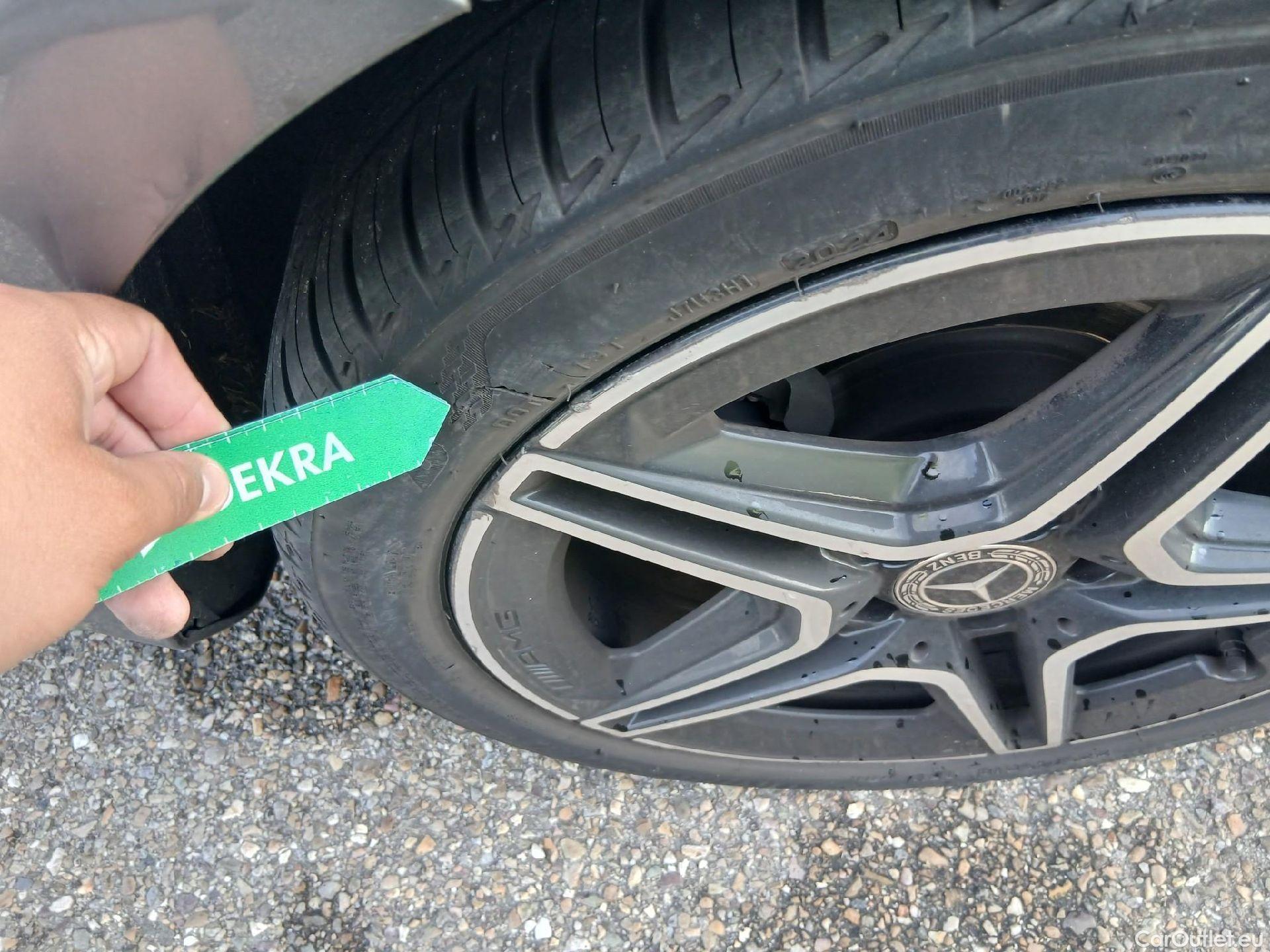  Mercedes  CLA-Klasse MERCEDES-BENZ CLA / 2019 / 5P / familiar CLA 220 D DCT Shooting Brake #23