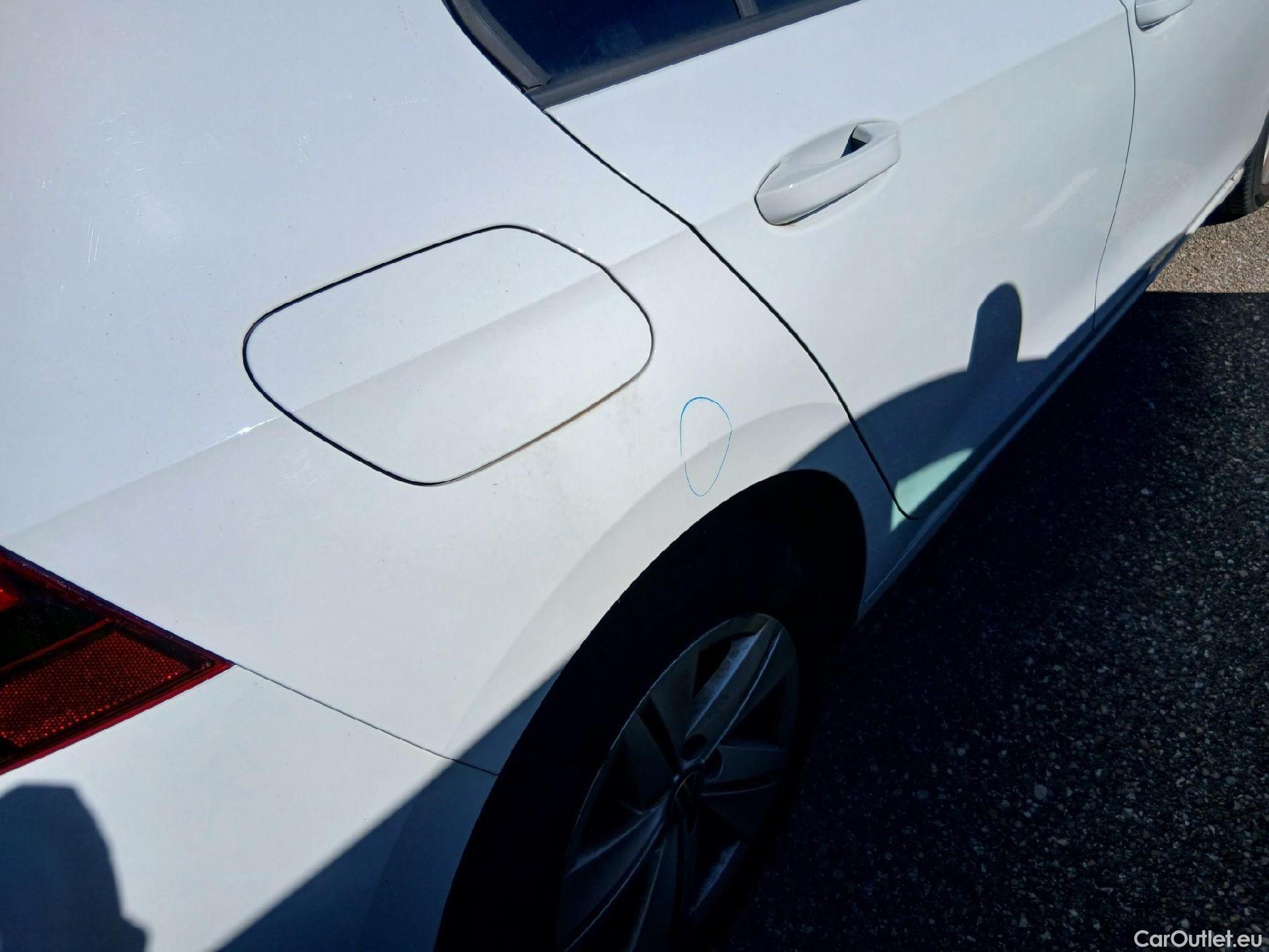  Volkswagen  Golf  VOLKSWAGEN / 2020 / 5P / berlina con portón Life 1.0 eTSI 81kW (110CV) DSG #9