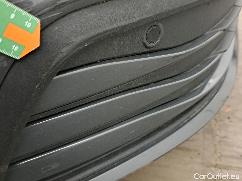  Volkswagen  Golf  VOLKSWAGEN / 2020 / 5P / berlina con portón Life 1.0 eTSI 81kW (110CV) DSG #57