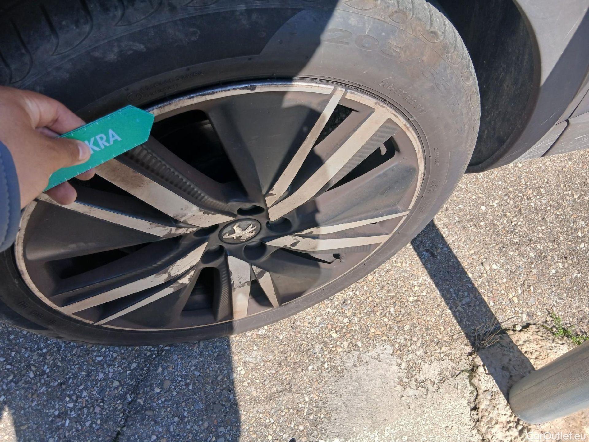  Peugeot  3008 PEUGEOT  / 2020 / 5P / todoterreno 1.2 PureTech 96KW S&S GT Pack EAT8 #8