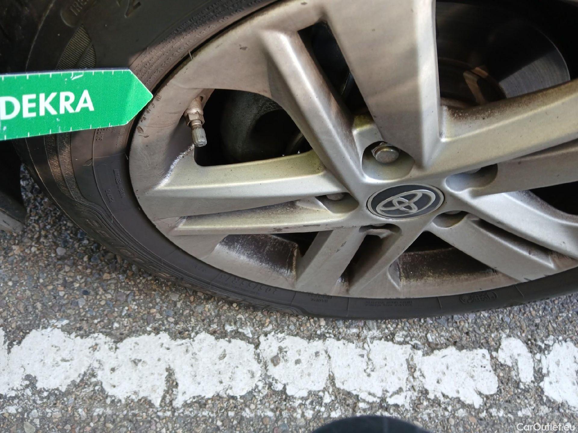  Toyota  Corolla TOYOTA  / 2019 / 5P / familiar 1.8 125H ACTIVE TECH E-CVT TOU SPORT #2