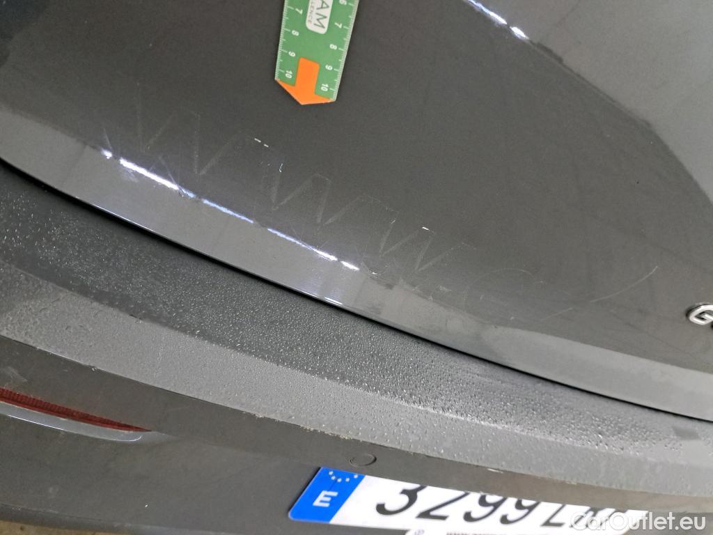  Volkswagen  Golf  VOLKSWAGEN / 2020 / 5P / berlina con portón Life 1.0 eTSI 81kW (110CV) DSG #22