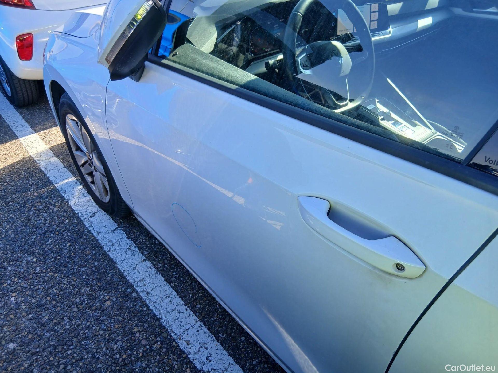  Volkswagen  Golf  VOLKSWAGEN / 2020 / 5P / berlina con portón Life 1.0 eTSI 81kW (110CV) DSG #4