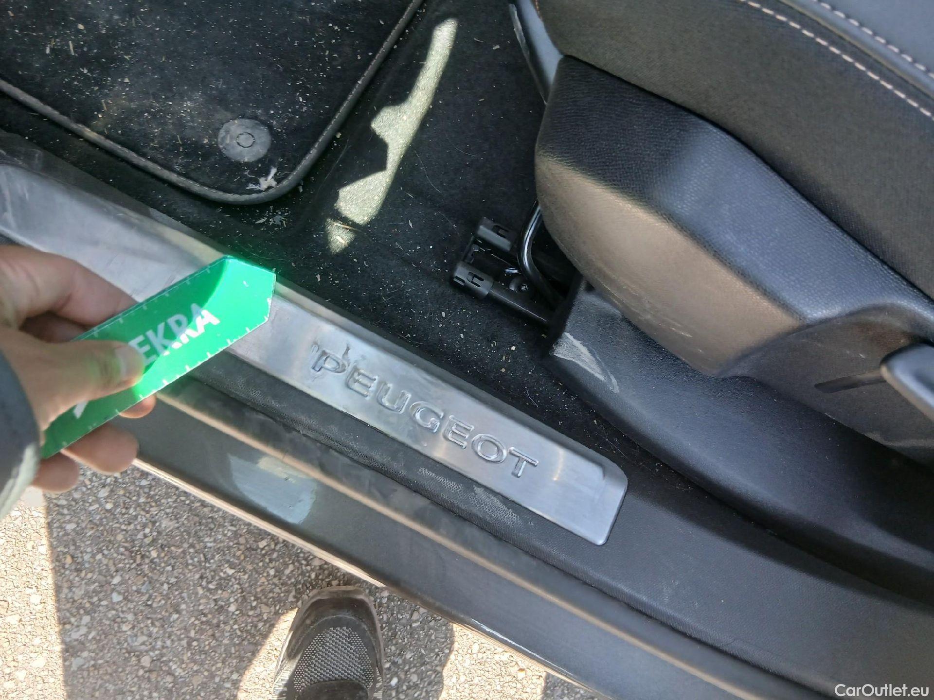  Peugeot  3008 PEUGEOT  / 2020 / 5P / todoterreno 1.2 PureTech 96KW S&S GT Pack EAT8 #2