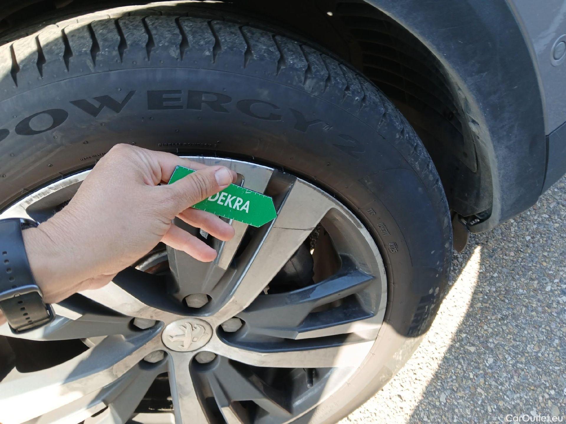  Peugeot  3008 PEUGEOT  / 2020 / 5P / todoterreno 1.5 BlueHDi 96kW S&S GT EAT8 #17