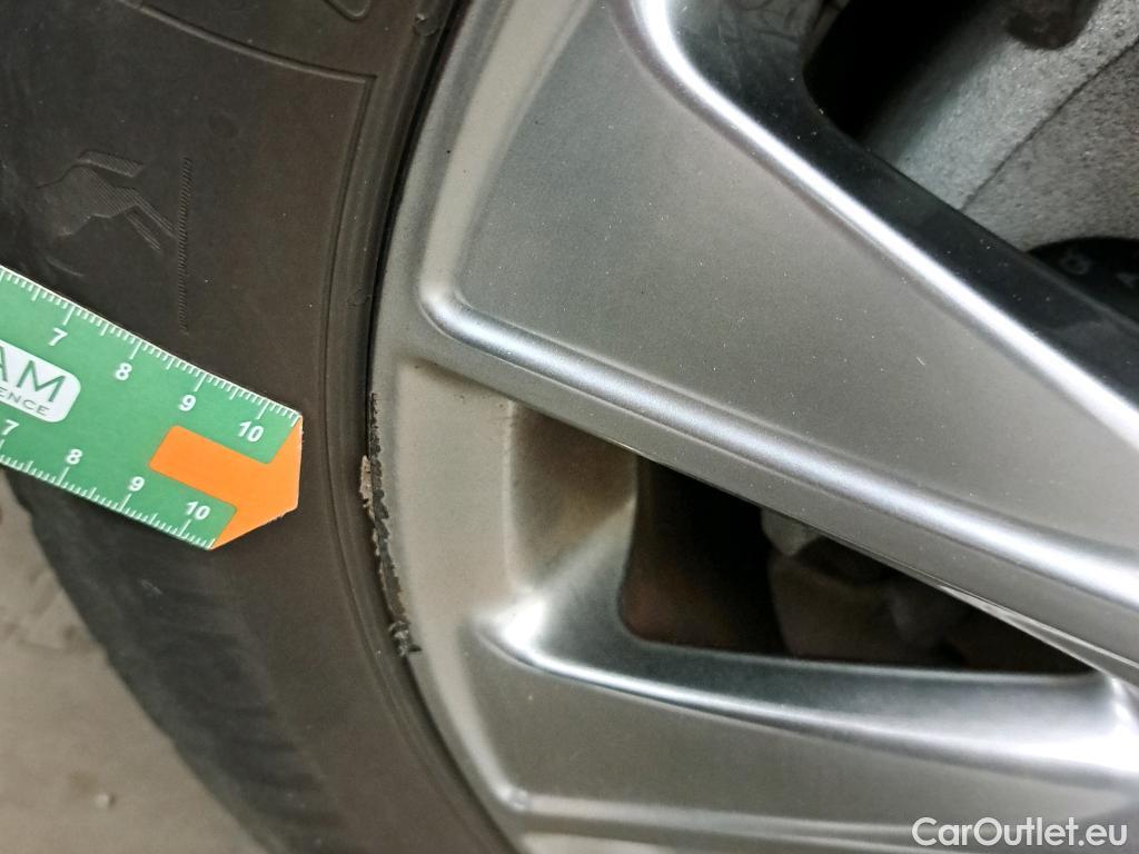  Toyota  Yaris TOYOTA  / 2020 / 5P / berlina con portón 1.5 120H Active Tech #9