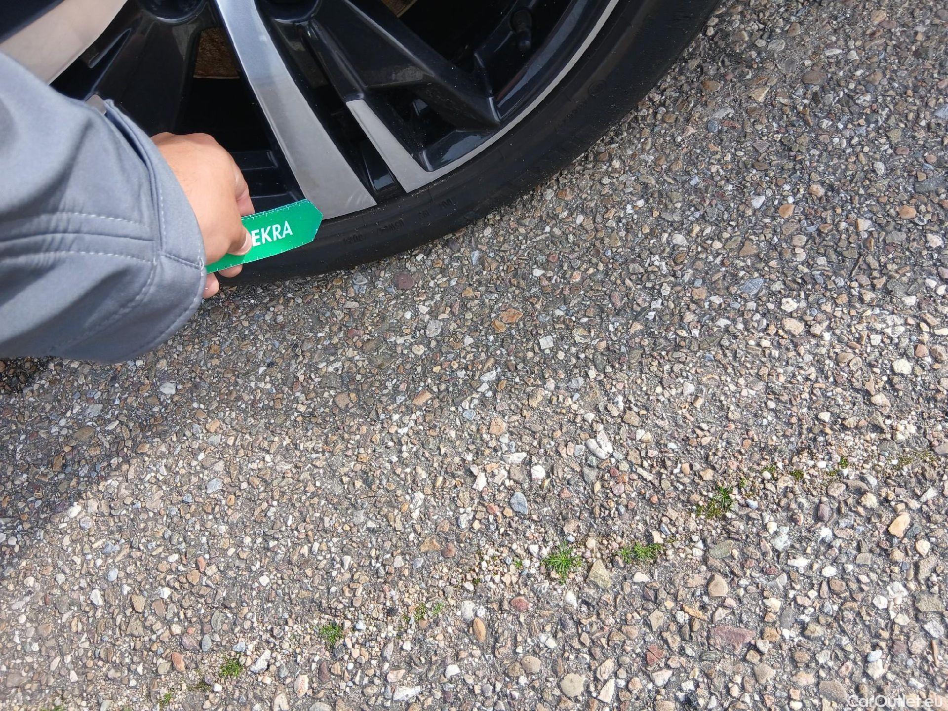  Peugeot  3008 PEUGEOT  Hybrid / 2020 / 5P / todoterreno 300 e-EAT8 Allure Pack #19