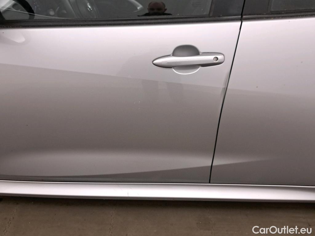  Toyota  Yaris TOYOTA  / 2020 / 5P / berlina con portón 1.5 120H Active Tech #1