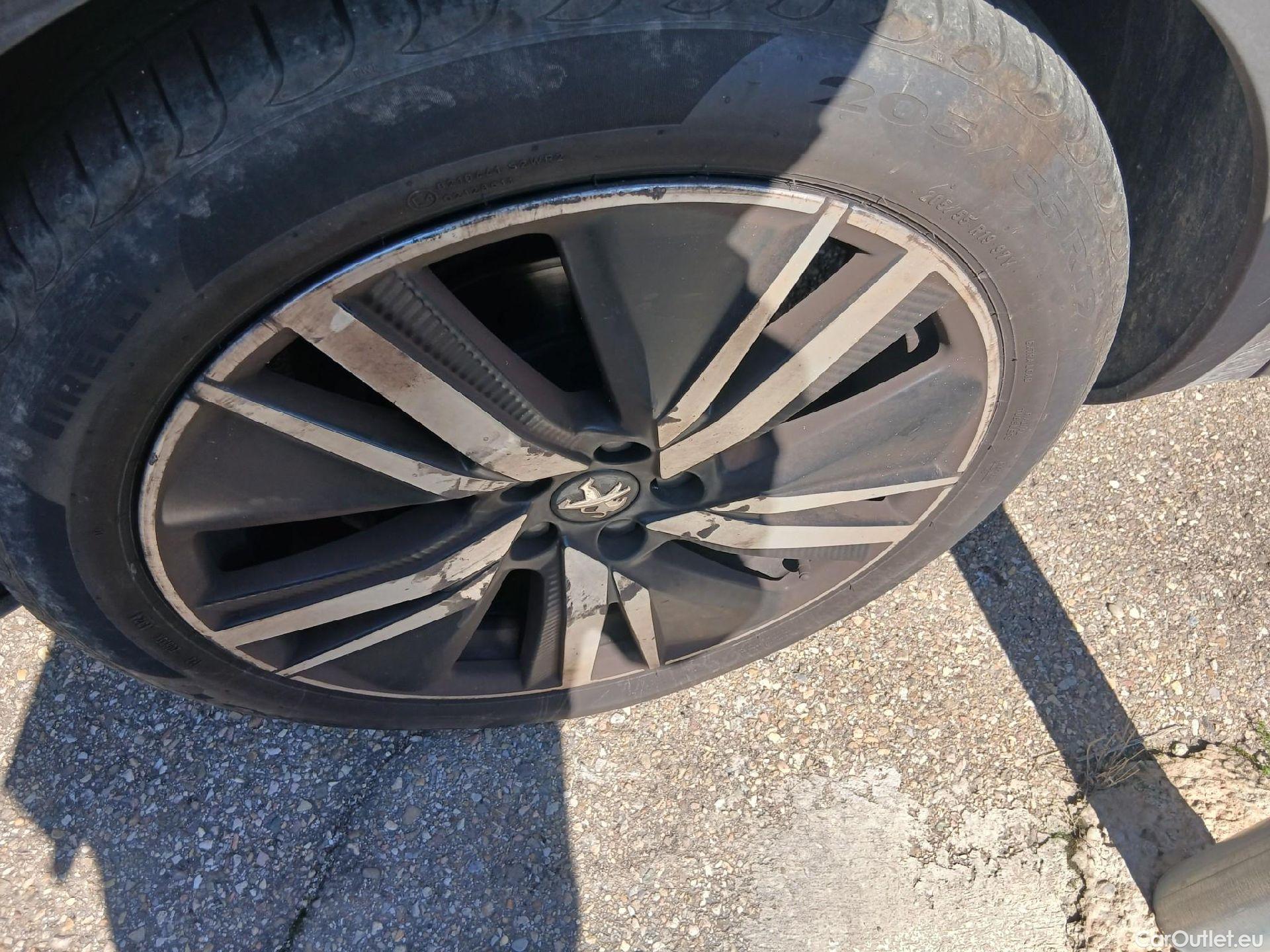  Peugeot  3008 PEUGEOT  / 2020 / 5P / todoterreno 1.2 PureTech 96KW S&S GT Pack EAT8 #7