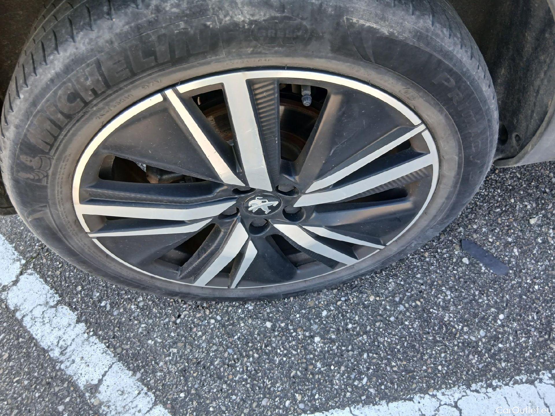  Peugeot  3008 PEUGEOT  / 2020 / 5P / todoterreno 1.2 PureTech 96KW S&S GT Pack EAT8 #20