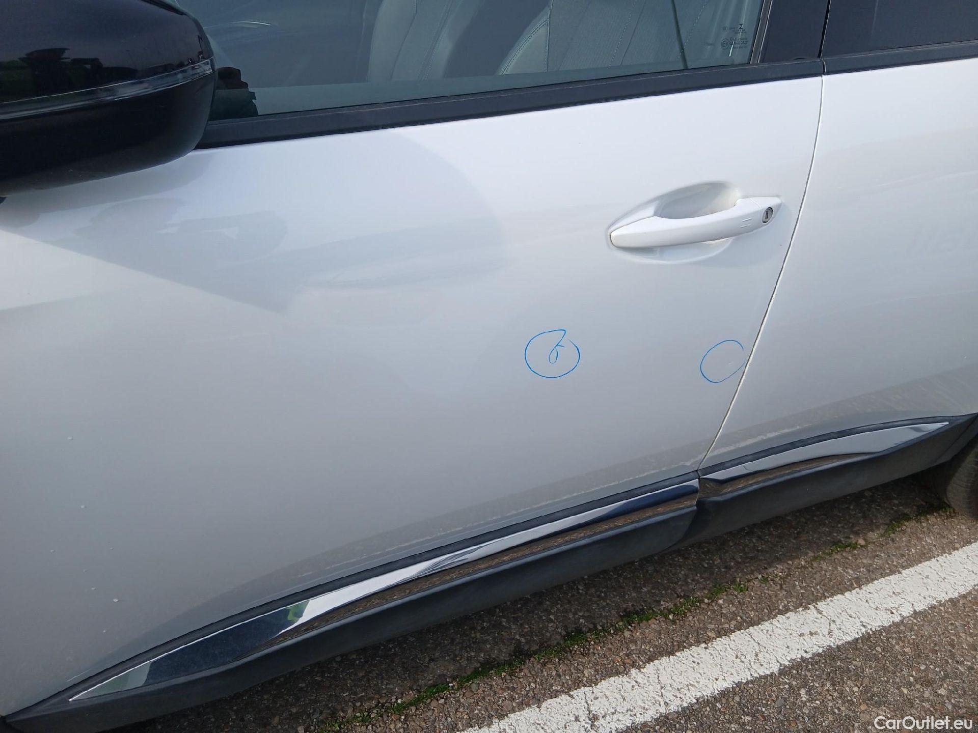  Peugeot  3008 PEUGEOT  Hybrid / 2020 / 5P / todoterreno 300 e-EAT8 Allure Pack #4