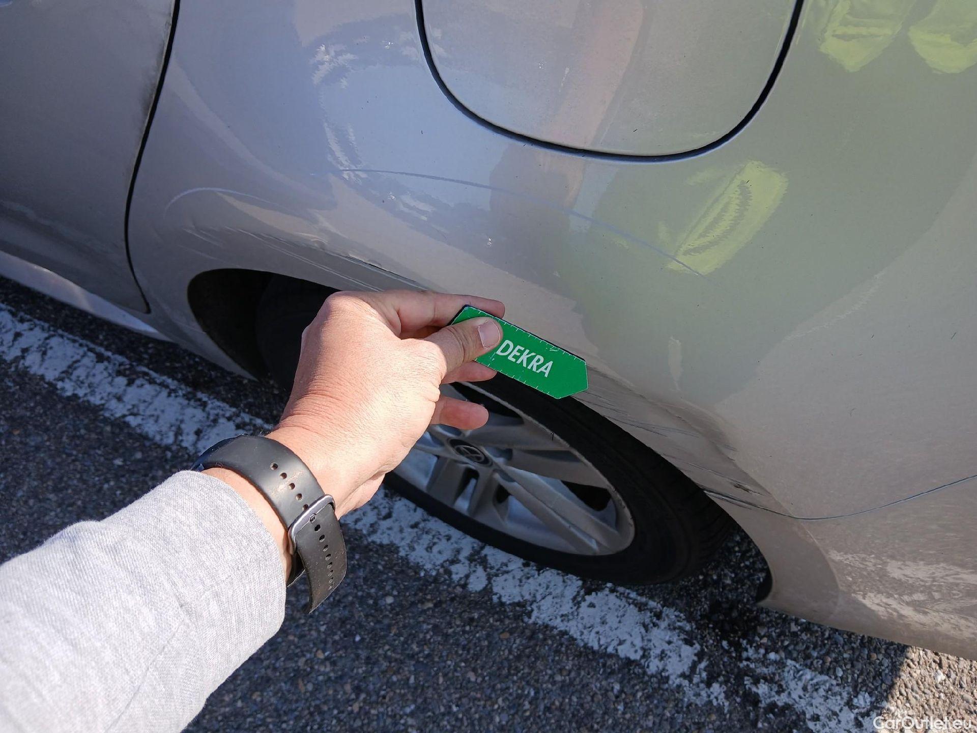  Toyota  Corolla TOYOTA  / 2019 / 5P / familiar 1.8 125H ACTIVE TECH E-CVT TOU SPORT #16