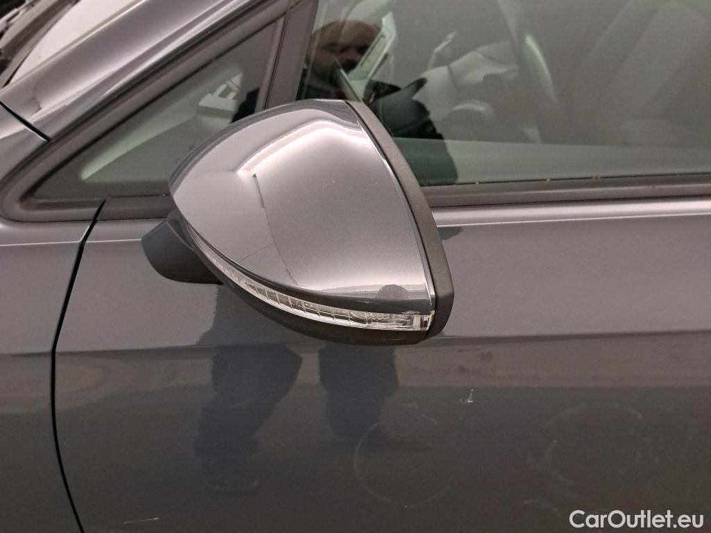  Volkswagen  Golf  VOLKSWAGEN / 2020 / 5P / berlina con portón Life 1.0 eTSI 81kW (110CV) DSG #51