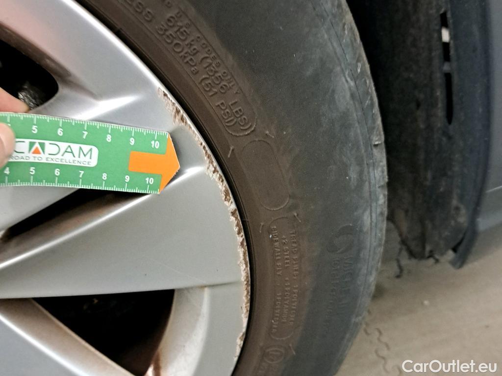  Volkswagen  Golf  VOLKSWAGEN / 2020 / 5P / berlina con portón Life 1.0 eTSI 81kW (110CV) DSG #37