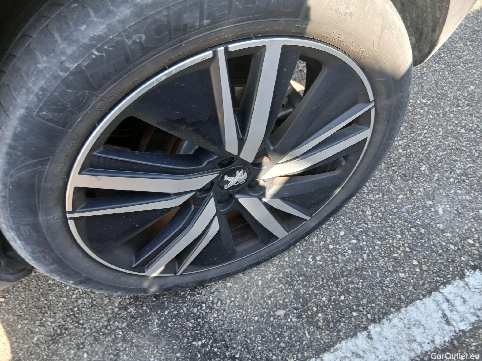  Peugeot  3008 PEUGEOT  / 2020 / 5P / todoterreno 1.2 PureTech 96KW S&S GT Pack EAT8 #13