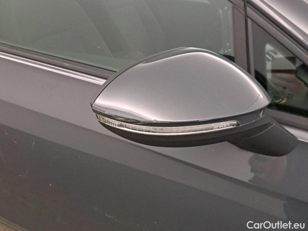  Volkswagen  Golf  VOLKSWAGEN / 2020 / 5P / berlina con portón Life 1.0 eTSI 81kW (110CV) DSG #49