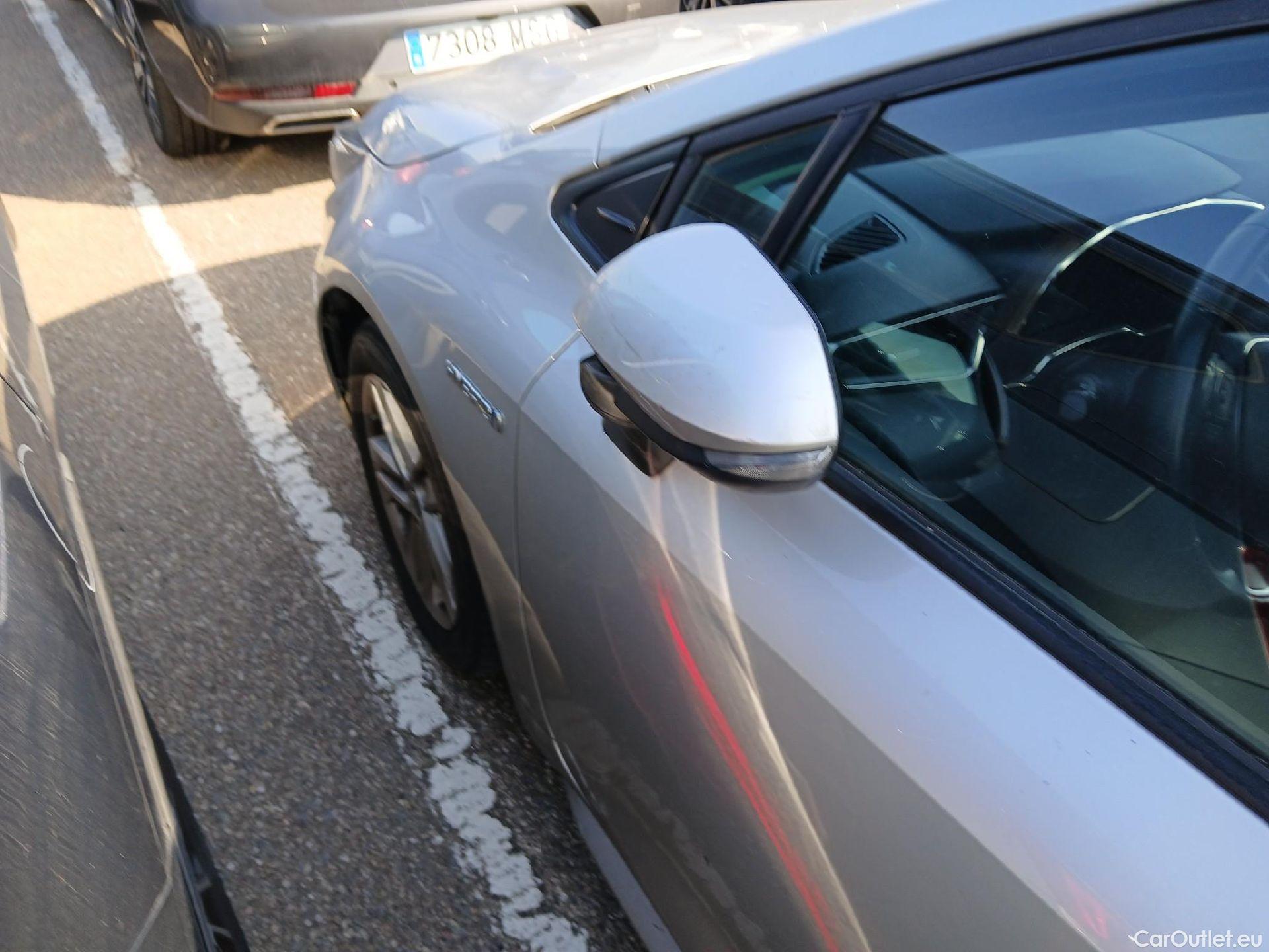  Toyota  Corolla TOYOTA  / 2019 / 5P / familiar 1.8 125H ACTIVE TECH E-CVT TOU SPORT #14